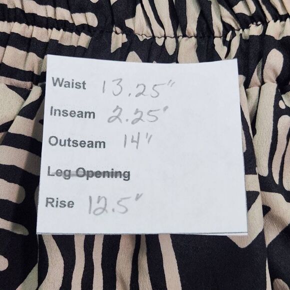 Everly Black and Tan Tribal print Pull-on Shorts Size Medium Black Print Shorts - Picture 6 of 6